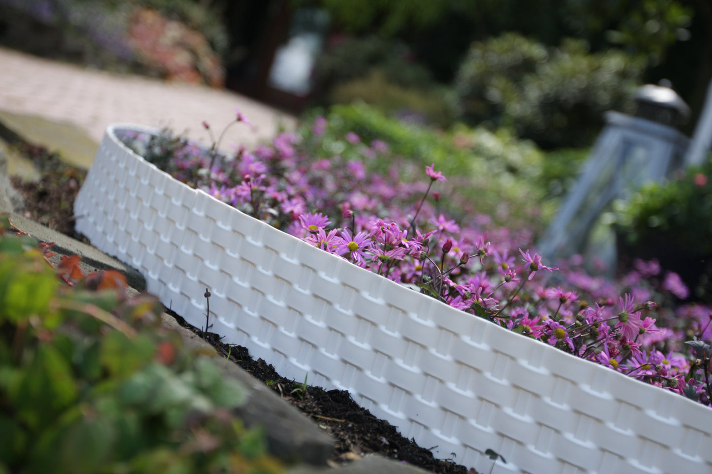 Lawn Edging, Plastic Palisade Rattan Effect, 2.4m, Brown