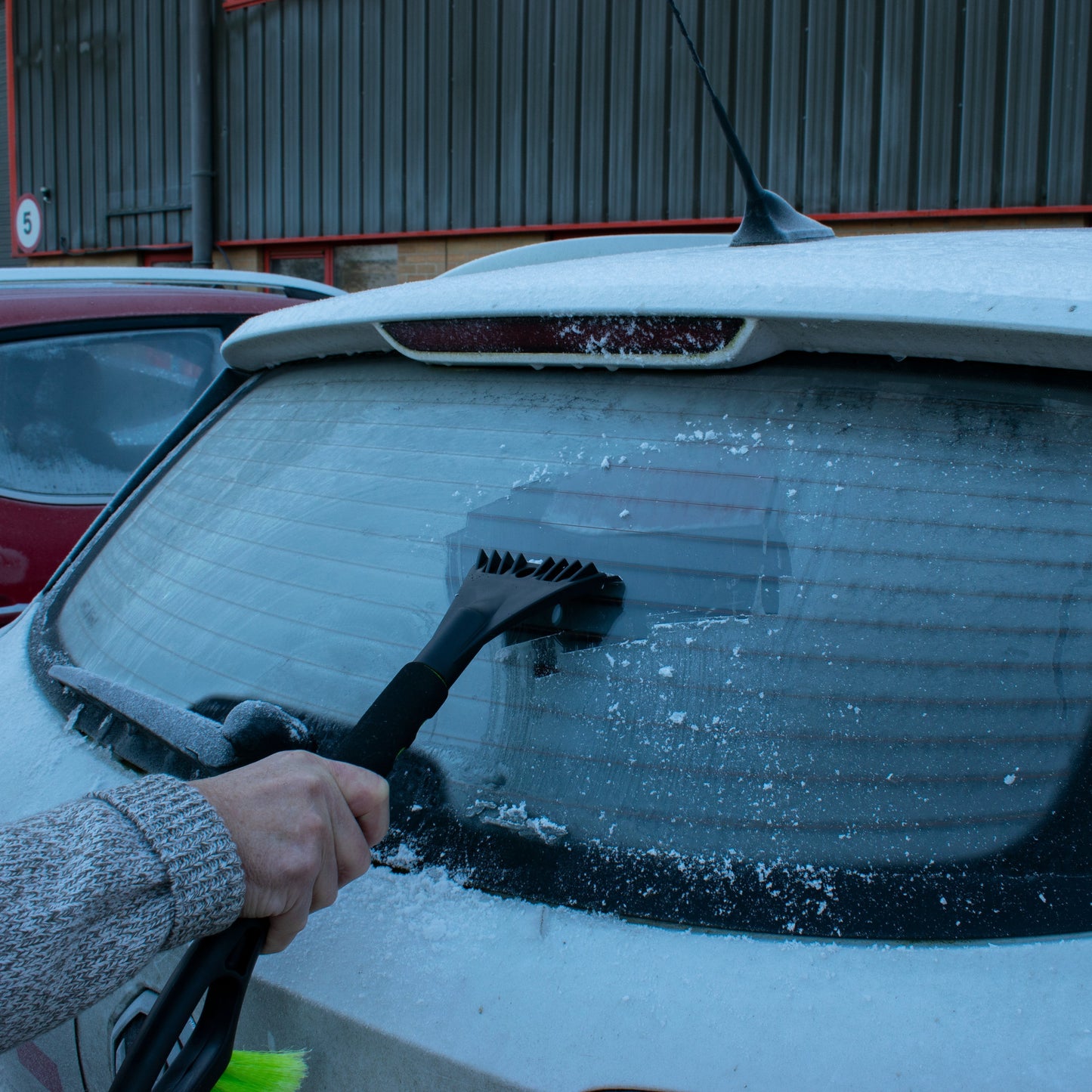Snow Brush + Ice Scraper Ergo