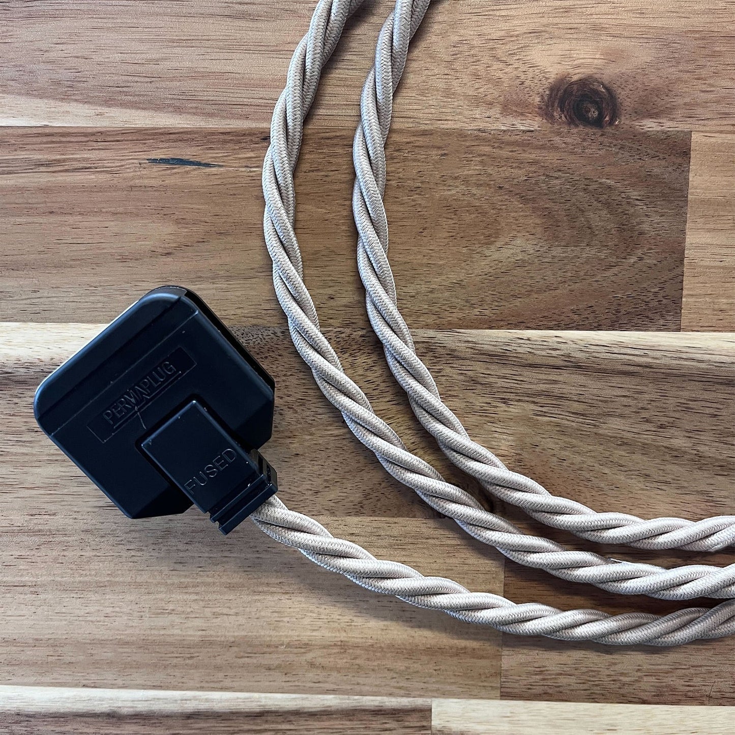 Cream / Linen Braided Fabric Decorative Extension Lead - 2 Gang Black Trailing Socket