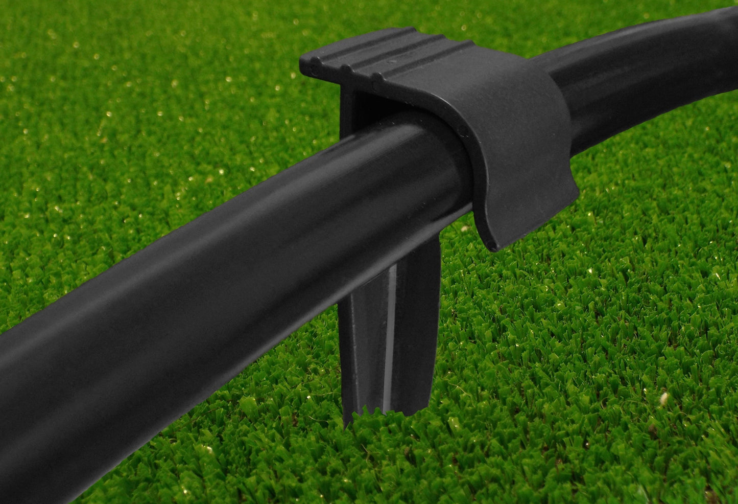 Ground Stakes For 16mm Irrigation Pipe - Heavy Duty Plastic Stakes for Landscape Fabric, Ground Cover, and Irrigation Tubing. Ground Anchors for irrigation pipes up to 16mm thick